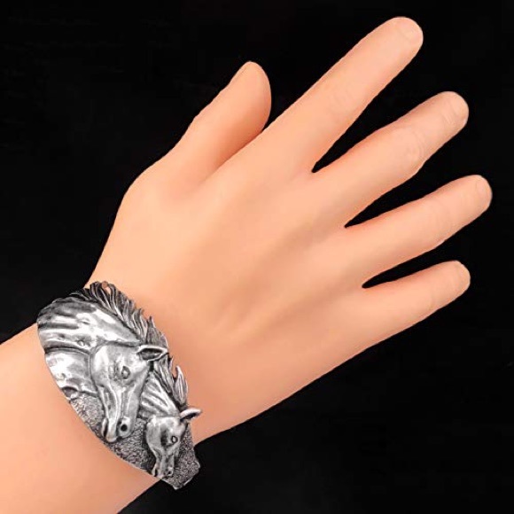 Horse Head Western Style Racing Burnished Silver Hinged Bangle Bracelet - Picture 2 of 3